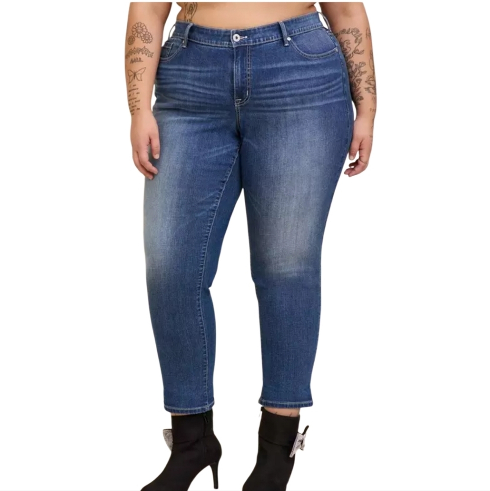 Torrid Boyfriend Straigh Blue Jeans Size 26 Mid Rise Stretch Denim - Picture 3 of 8